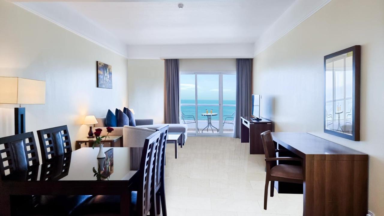 Ramada by wyndham beach hotel ajman. Ramada by Wyndham Beach Hotel Ajman 4* Аджман, 100 м до моря. Ramada by Wyndham Beach Hotel Ajman 4* Standard City view. Эмираты Ramada by Wyndham стандартный номер без балкона осмотреть.