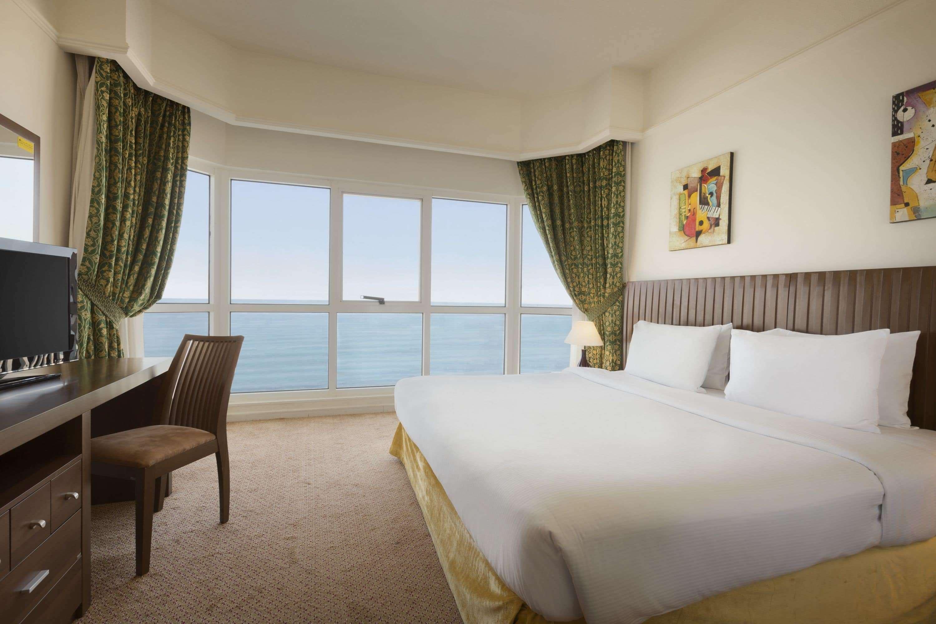 Ramada beach hotel ajman. Отель Ramada Beach Hotel Ajman. Рамада Бич Аджман 4. Ramada Beach Ajman ex. Landmark Suites Hotel 4. Отель Ramada by Wyndham Beach Hotel Ajman 4.