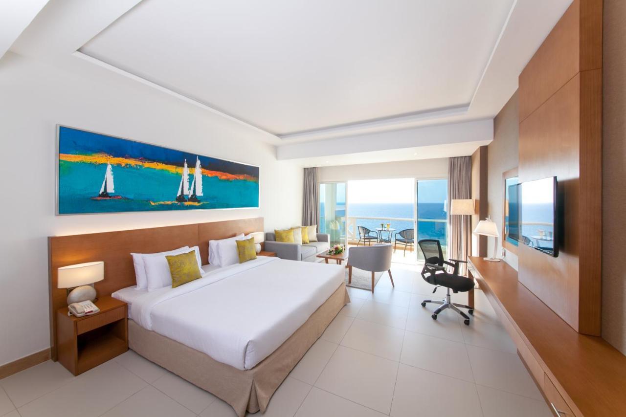 Ramada beach hotel ajman. Ramada Wyndham Ajman. Рамада Виндхам Бич Аджман. Ramada by Wyndham Beach Ajman 4. Ramada by Wyndham Beach Hotel.